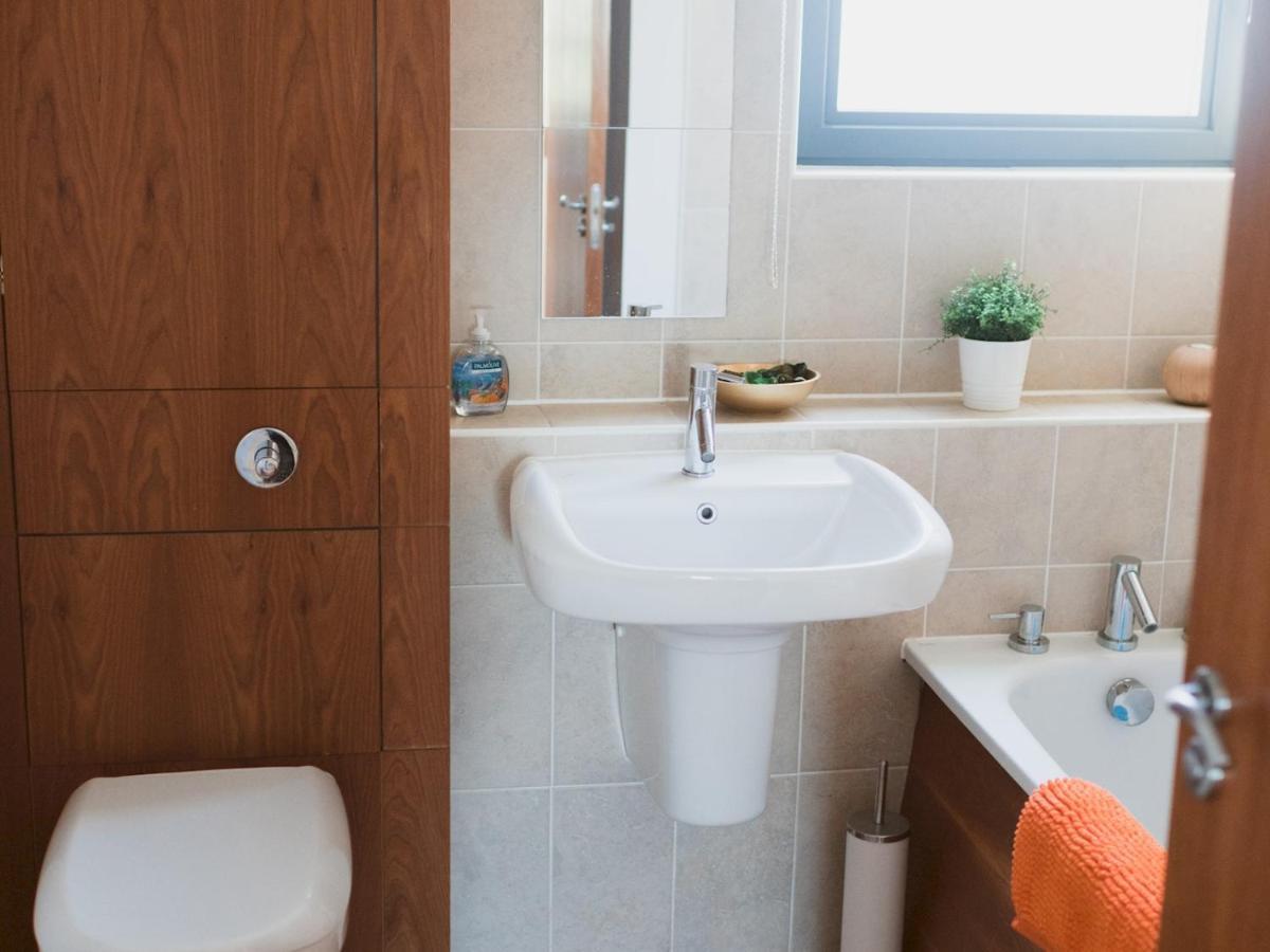 Pass The Keys Lovely 2-Bed Flat Glasgow Harbour Free Parking Eksteriør billede